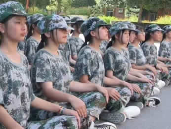 軍訓(xùn)